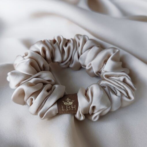 Natūralaus šilko plaukų gumytė Kreminė M