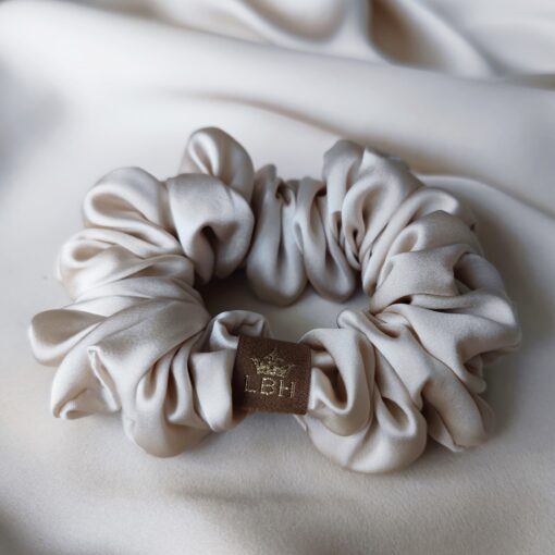 Natūralaus šilko plaukų gumytė Kreminė M